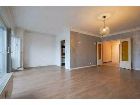 spacieux appartement 2 chambres avec balcon à chênée!