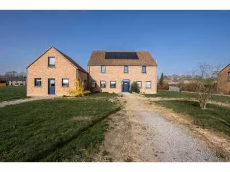 maison familiale spacieuse avec annexe polyvalente