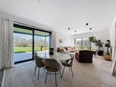 maison d'exception dans un cadre verdoyant