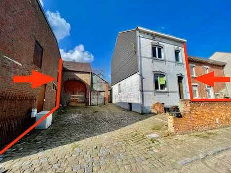 maison + grange (50m2) à rénover sur parcelle de + de 900m2