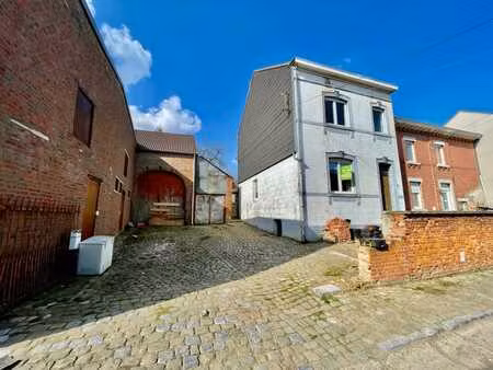 maison à rénover sur grande parcelle de + de 900m2