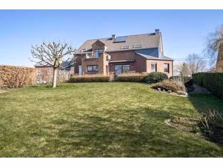 villa spacieuse 4 chambres sur terrain de 948 m²