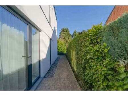 superbe appartement 2ch. avec terrasse  parking et jardin