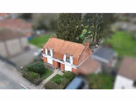 maison d’habitation semi-mitoyenne à rénover sur 3ares 84ca