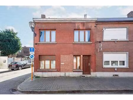 maison 3 façades de 3 chambres bien située!