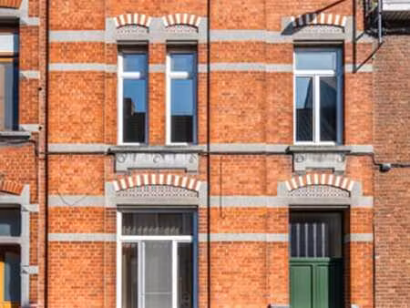 maison 5 chambres de 215 m² à soignies !