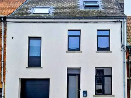 maison récemment rénovée (3 ch + bureau) au cœur de flobecq