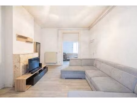 rez de chaussee dans un immeuble de caractere beaucoup pot