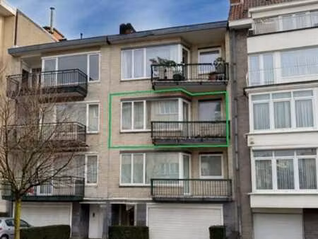bel appartement deux chambres avec terrasse.