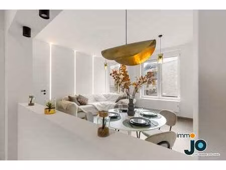 maison mitoyenne unique et rénovée  avec 2 espaces de vie...