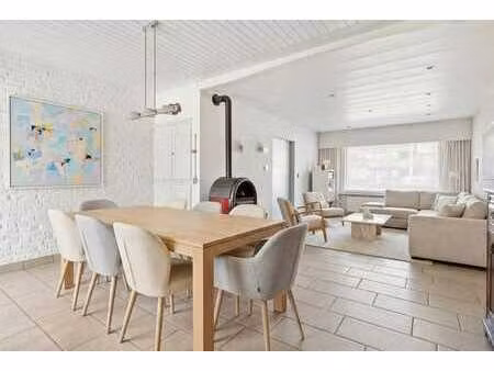 ruime  centraal gel. gezinswoning met grote tuin