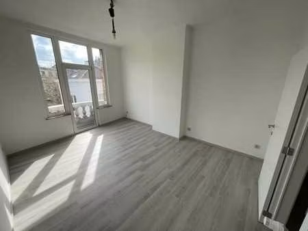 appart non-meuble renove en 2024 avec 1 chambre + balcon !