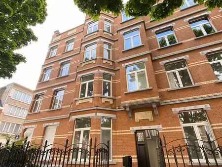 penthouse entièrement rénové et lumineux