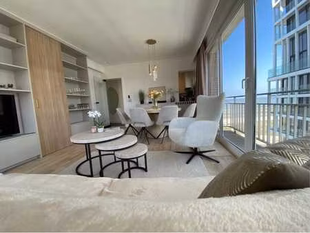 app.rénové avec style au 5ème étage avec terrasse