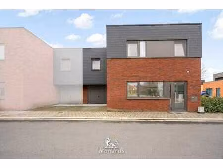 maison moderne prête à emménager avec peb a+