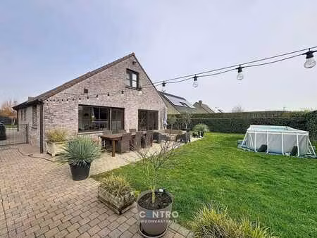 goed onderhouden woning met 3 slpks én garage!