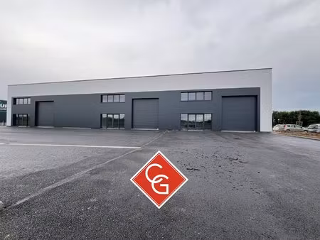 bâtiment artisanal neuf / 3 lots