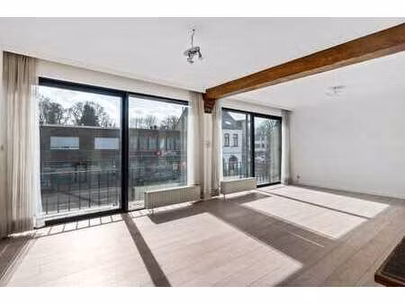 stijlvol duplex appartement met 2 slaapkamers en garagebox