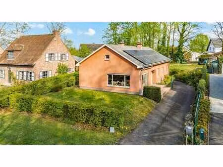 bungalow met 4 slks  tuin en dubbele garage