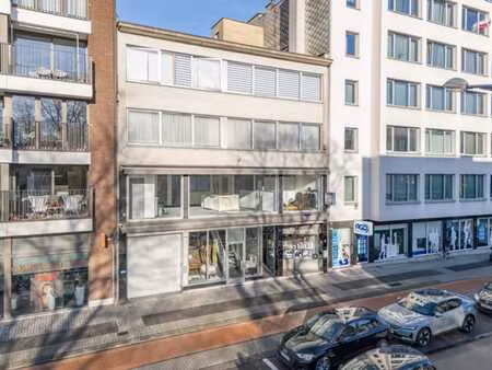 immeuble de rapport comprenant des appartements et des locau