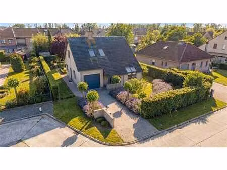 prachtige open bebouwing met 3 slks en tuin