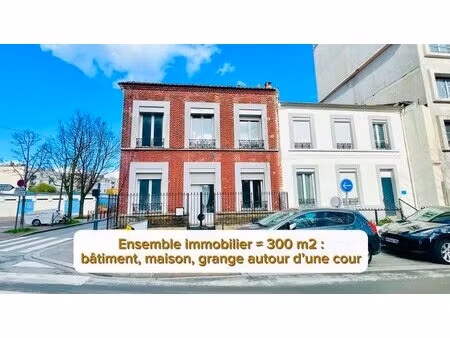 ensemble immobilier d'env. 300 m2 sur cour