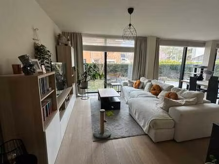 appartement au rez-de-chaussée avec 2 chambres!