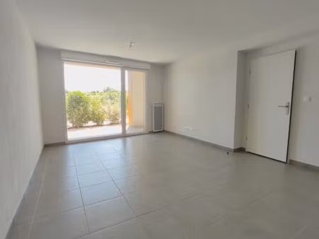 t2 avec terrasse et parking à juvignac