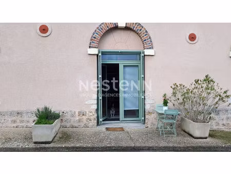 triplex de 3 chambres avec une terrasse et 2 places de parking à etampes  à 1km du rer c (