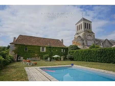 très belle maison de maître  piscine et jardin