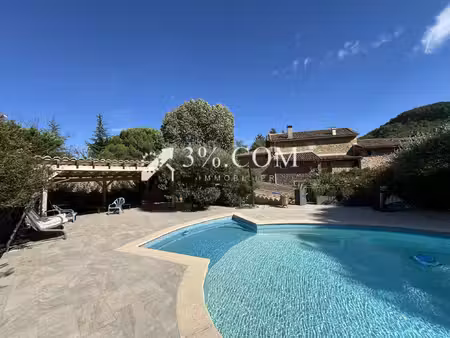 mas de caractère en pierre avec piscine.