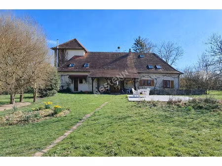 maison familiale offrant 5 chambres  dans un environnement calme et sans vis à vis à mi ch