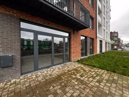 surface commerciale de 120 m²