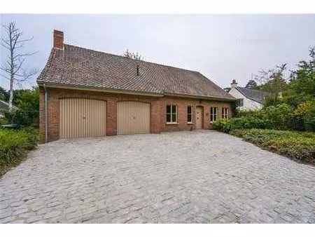 charmante maison de 5 chambres à coucher près du centre de s