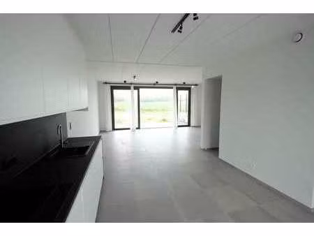 maison neuve 2 façades . peb a