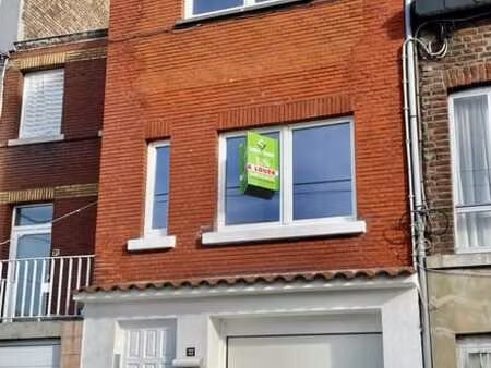 maison2ch avec garage et cours extérieure couverte