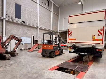 zone industrielle récente avec showroom  bureaux  entrepô...