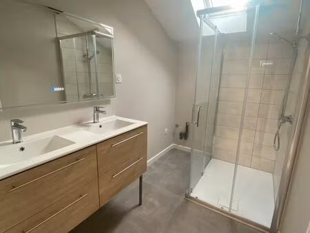 a saisir : super t4 neuf en plein centre