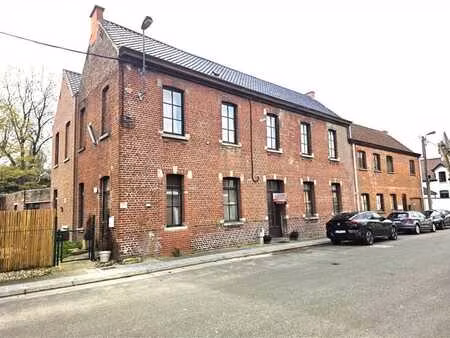 immeuble comprennant 6 appartements avec jardin