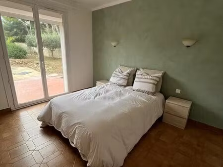 appartement t2 meublé en rez-de-villa avec jardin et piscine - 1300 cc
