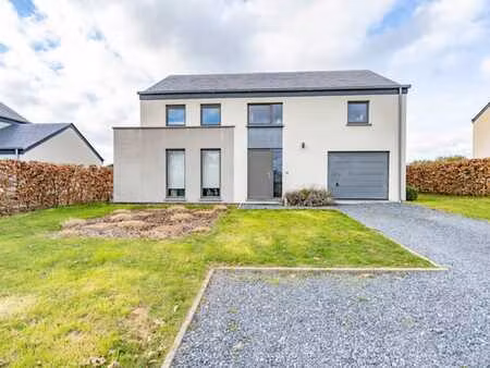 maison 4 façades avec agréable espace extérieur