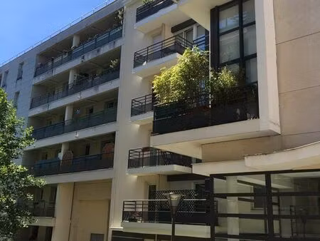 studio à louer suresnes balcon parking