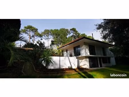 maison meublée (à l’année) rénovée  2 chambres (90 m2) à 200 m de la mer avec jardin  terr