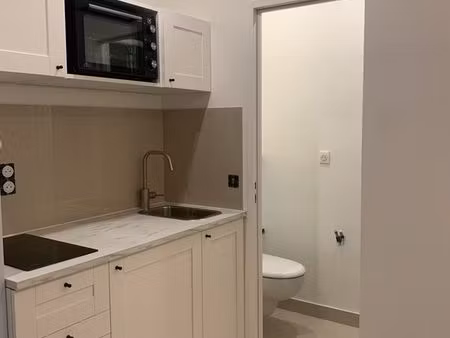 studio rénové avec balcon - résidence de standing (élysée 2)