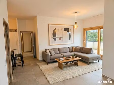 t4 familial de 84 m² avec terrasse panoramique de 28 m² — meublé haut de gamme