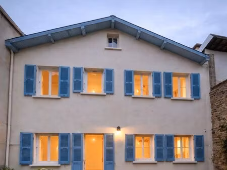 maison t3 avec extérieur - proches écoles et centre ville beaurepaire