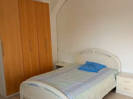 chambre meublée dans maison