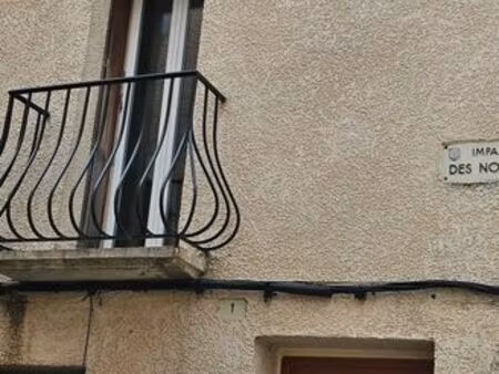 tourbes  joli maison village à étage