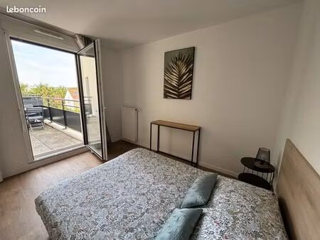 appartement meublé et équipé avec parking