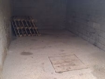 a louer garage ou local de stockage 15 m2